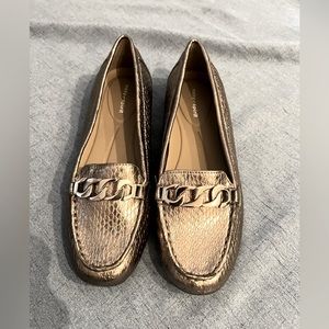 NWOT. Easy Spirit Antiria Flats Pewter, 7M.